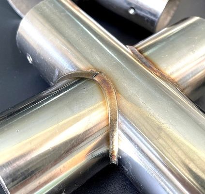 Máquina de soldadura por láser de fibra portátil RAYCUS para tubos de placa de aluminio de acero inoxidable
