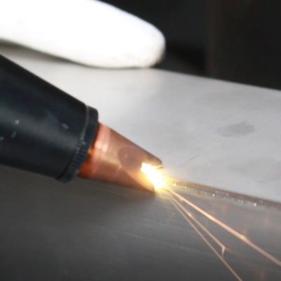 E500 Máquina de soldadura con láser de fibra CNC de 500W para soldadura rápida y silenciosa de carteles publicitarios