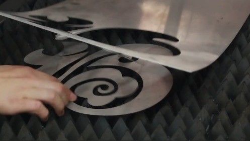 Máquina de corte por láser de fibra refrigerada por agua de alta velocidad de 1500W para placa de metal de Ejon