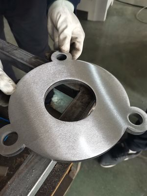 Ejon YZ400 Máquina de deslagado de entrega de cinturón para cortar y estampar piezas con láser