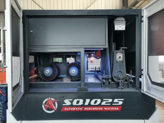Velocidad alternada 0-35 r/min Máquina automática de lijación de hojas metálicas de borde de desbaste de óxido