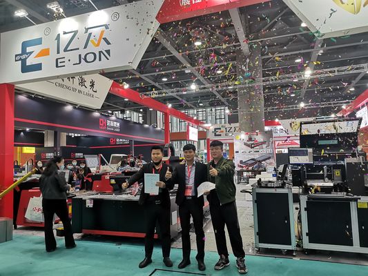Empresa de publicidad Ejon T13 Máquina de señalización de cartas LED para la fabricación automática de tableros de señalización