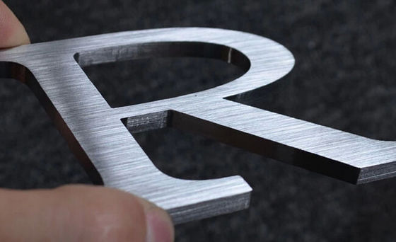 Y13L Máquina de flexión de placas de aluminio personalizada con alimentación automática y función de ranura