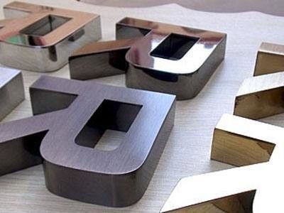 ± 0,1 mm de precisión Máquina automática de flexión de letras 3D de canal CNC para cartel publicitario