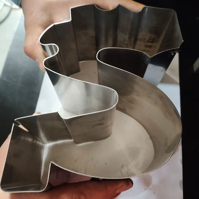 R6 Min. Máquina de flexión CNC de metal para la producción de cartas de canales publicitarios