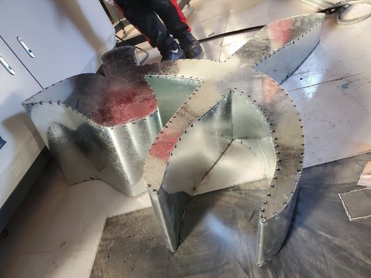 Máquina de plegado de láminas acrílicas procesadas de acero inoxidable para la fabricación profesional de carteles