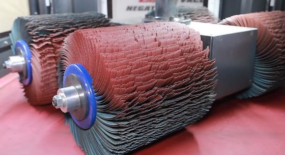 Velocidad alterna 0-35r/min Máquina automática de desborrado para piezas de corte láser