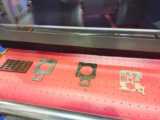 Máquina de redondeo de bordes con cepillado CNC para el pulido de piezas de chapa metálica